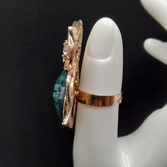 Vintage Owl Ring, Adjustable Size 7, Dark Green Lucite, Gold Tone - Picture 3 of 9